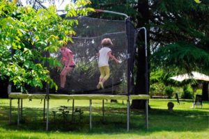 Casa rural navarra Mertxenea. Jardín ideal para los niños